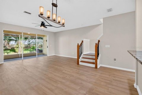 Townhouse in Tarpon Springs, Florida 2 bedrooms, 128.02 sq.m. № 2157387 - photo 8