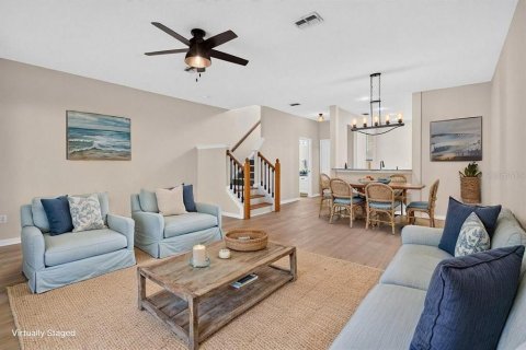 Townhouse in Tarpon Springs, Florida 2 bedrooms, 128.02 sq.m. № 2157387 - photo 5