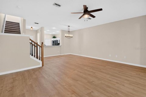 Townhouse in Tarpon Springs, Florida 2 bedrooms, 128.02 sq.m. № 2157387 - photo 9