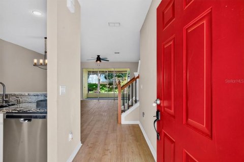 Townhouse in Tarpon Springs, Florida 2 bedrooms, 128.02 sq.m. № 2157387 - photo 4