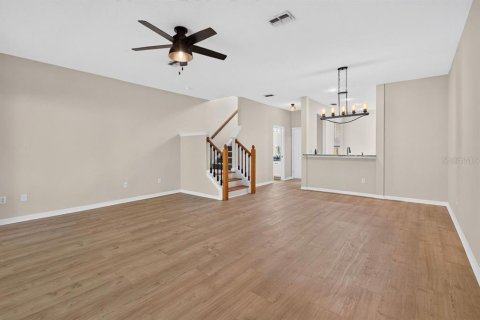 Townhouse in Tarpon Springs, Florida 2 bedrooms, 128.02 sq.m. № 2157387 - photo 6