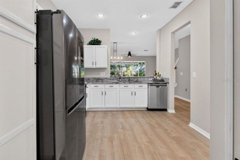 Townhouse in Tarpon Springs, Florida 2 bedrooms, 128.02 sq.m. № 2157387 - photo 12