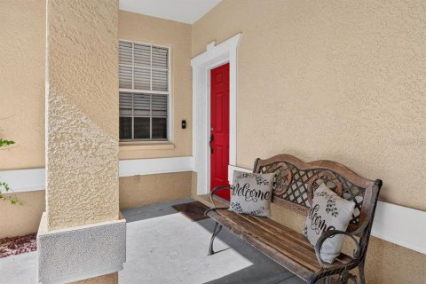 Townhouse in Tarpon Springs, Florida 2 bedrooms, 128.02 sq.m. № 2157387 - photo 3