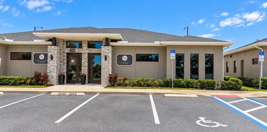 Immobilier commercial à Kissimmee, Floride 125.42 m2 № 2406652