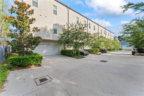 Townhouse in Tampa, Florida 3 bedrooms, 225.2 sq.m. № 1808363 - photo 3