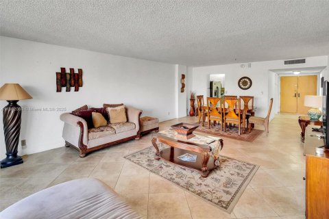 Condominio en venta en Surfside, Florida, 1 dormitorio, 111.48 m2 № 1890698 - foto 5