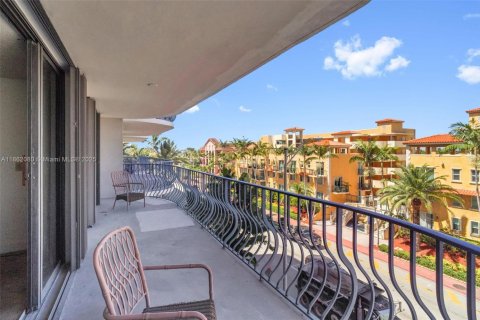 Condominio en venta en Surfside, Florida, 1 dormitorio, 111.48 m2 № 1890698 - foto 20