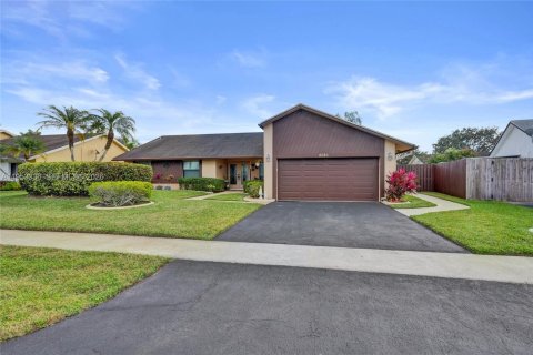 Casa en venta en Lauderhill, Florida, 3 dormitorios, 151.62 m2 № 2010782 - foto 2