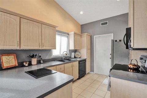 Casa en venta en Lauderhill, Florida, 3 dormitorios, 151.62 m2 № 2010782 - foto 21