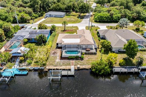 Villa ou maison à Port Charlotte, Floride 3 chambres, 160.26 m2 № 2110179