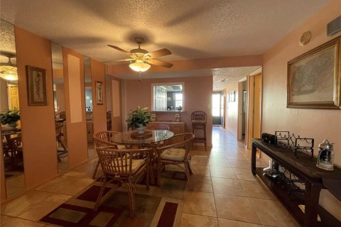 Condominio en alquiler en Port Charlotte, Florida, 2 dormitorios, 106.84 m2 № 2139471 - foto 6