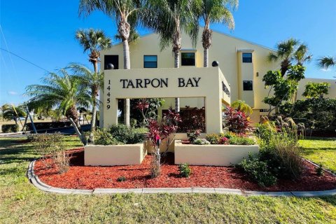 Condo à Port Charlotte, Floride, 2 chambres  № 2139471