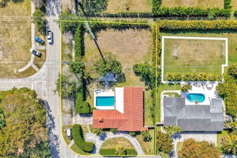 House in Palmetto Bay, Florida 4 bedrooms, 245.82 sq.m. № 2041054 - photo 3