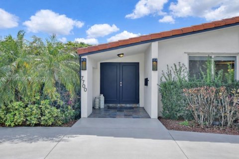 House in Palmetto Bay, Florida 4 bedrooms, 245.82 sq.m. № 2041054 - photo 2