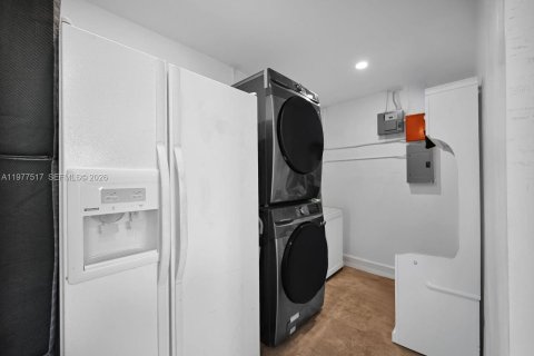 House in Palmetto Bay, Florida 4 bedrooms, 245.82 sq.m. № 2041054 - photo 24