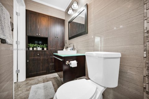 House in Palmetto Bay, Florida 4 bedrooms, 245.82 sq.m. № 2041054 - photo 15