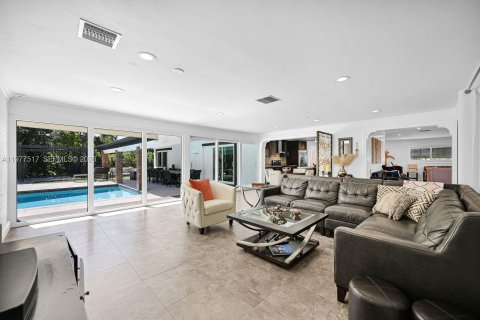 House in Palmetto Bay, Florida 4 bedrooms, 245.82 sq.m. № 2041054 - photo 11