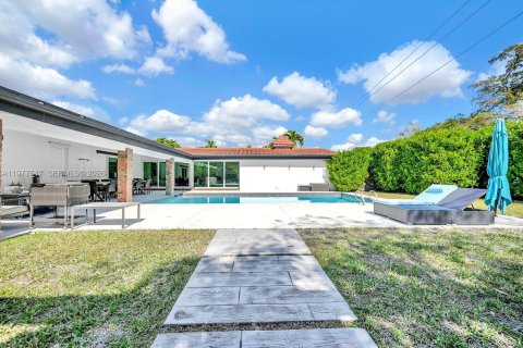 House in Palmetto Bay, Florida 4 bedrooms, 245.82 sq.m. № 2041054 - photo 8