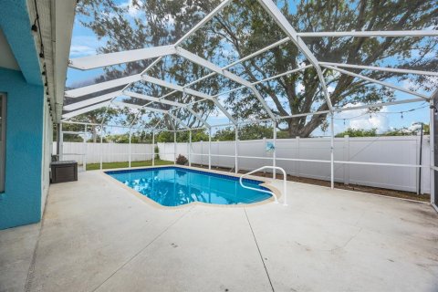 House in Bradenton, Florida 3 bedrooms, 151.99 sq.m. № 1825248 - photo 15