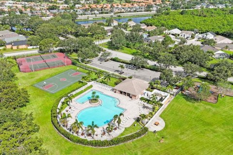 House in Bradenton, Florida 3 bedrooms, 151.99 sq.m. № 1825248 - photo 6