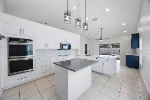 House in Bradenton, Florida 3 bedrooms, 151.99 sq.m. № 1825248 - photo 30
