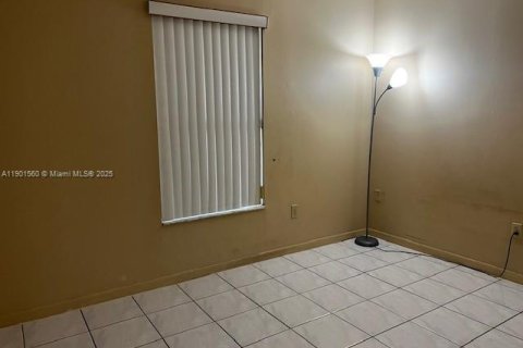 Condominio en alquiler en Sweetwater, Florida, 2 dormitorios, 66.89 m2 № 1951745 - foto 8