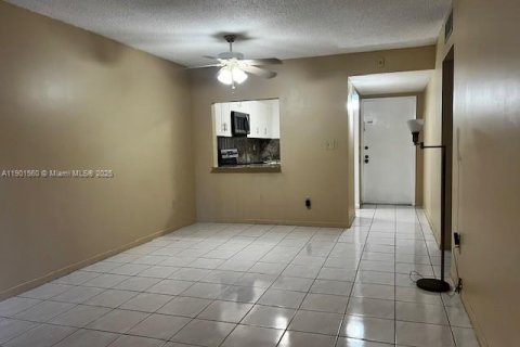 Condominio en alquiler en Sweetwater, Florida, 2 dormitorios, 66.89 m2 № 1951745 - foto 12