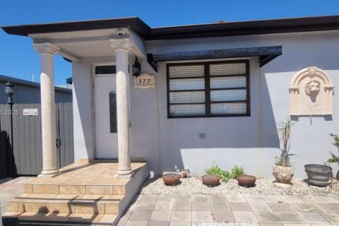 Casa en alquiler en Hialeah, Florida, 2 dormitorios, 275.46 m2 № 1953587 - foto 1