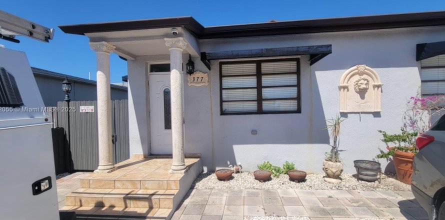 Casa en Hialeah, Florida 2 dormitorios, 275.46 m2 № 1953587