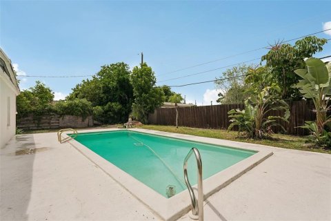 Купить виллу или дом в Брейдентон, Флорида 6 комнат, 119.47м2, № 2339456 - фото 24