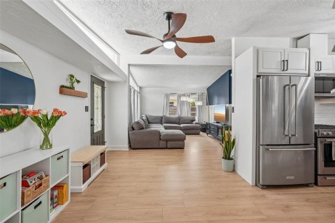 Купить виллу или дом в Брейдентон, Флорида 6 комнат, 119.47м2, № 2339456 - фото 4