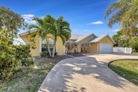 Casa en alquiler en St. Lucie, Florida, 3 dormitorios, 221.01 m2 № 2247616 - foto 2