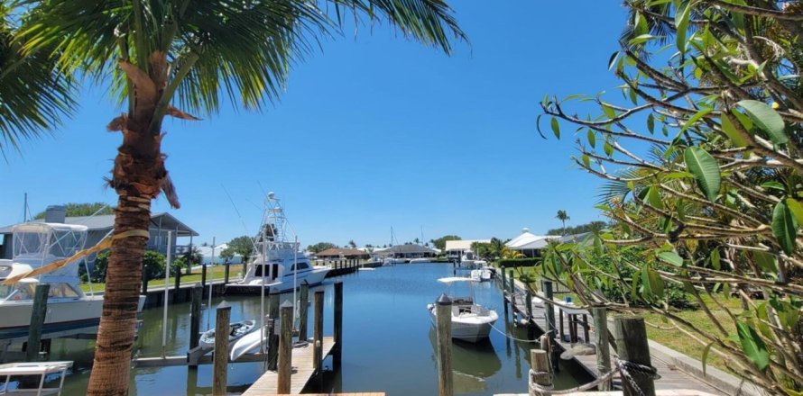 Casa en St. Lucie, Florida 3 dormitorios, 221.01 m2 № 2247616