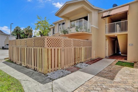 Copropriété à louer à Doral, Floride: 2 chambres, 98.48 m2 № 1965186 - photo 4