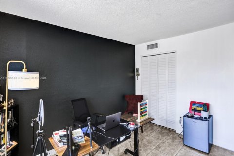 Copropriété à louer à Doral, Floride: 2 chambres, 98.48 m2 № 1965186 - photo 16