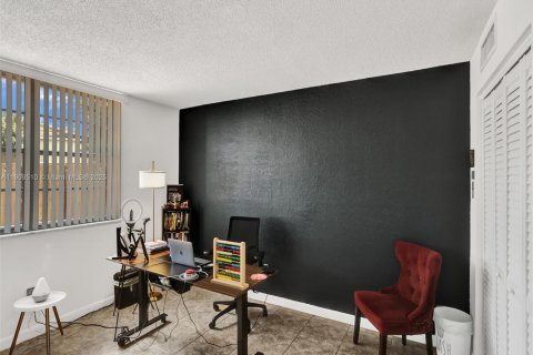 Copropriété à louer à Doral, Floride: 2 chambres, 98.48 m2 № 1965186 - photo 15