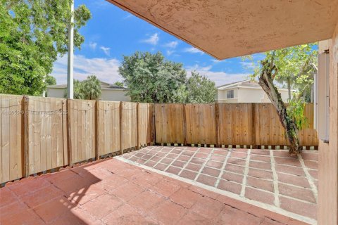Copropriété à louer à Doral, Floride: 2 chambres, 98.48 m2 № 1965186 - photo 19