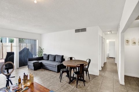 Copropriété à louer à Doral, Floride: 2 chambres, 98.48 m2 № 1965186 - photo 9