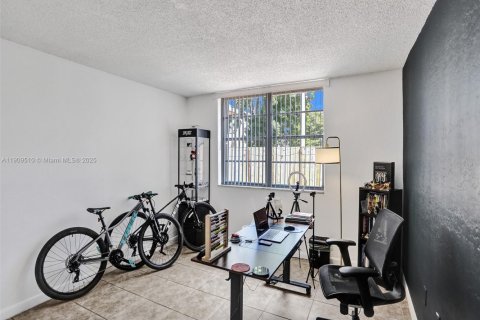 Copropriété à louer à Doral, Floride: 2 chambres, 98.48 m2 № 1965186 - photo 17
