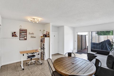 Copropriété à louer à Doral, Floride: 2 chambres, 98.48 m2 № 1965186 - photo 8