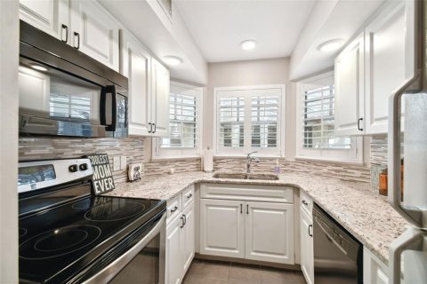 Touwnhouse à louer à Tampa, Floride: 2 chambres, 88.81 m2 № 2429377 - photo 2