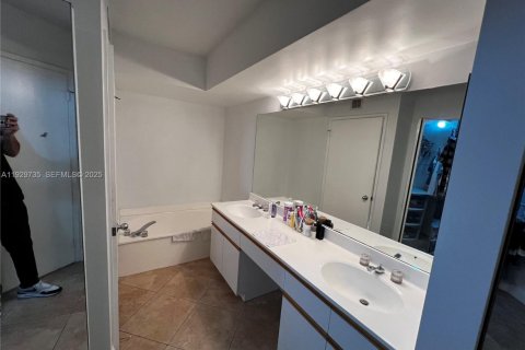 Copropriété à vendre à Aventura, Floride: 2 chambres, 109.72 m2 № 1989670 - photo 14