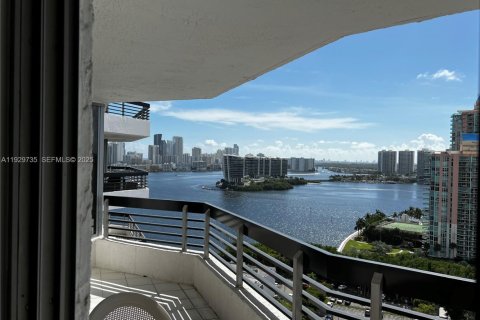 Copropriété à vendre à Aventura, Floride: 2 chambres, 109.72 m2 № 1989670 - photo 1