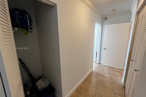 Copropriété à vendre à Aventura, Floride: 2 chambres, 109.72 m2 № 1989670 - photo 18