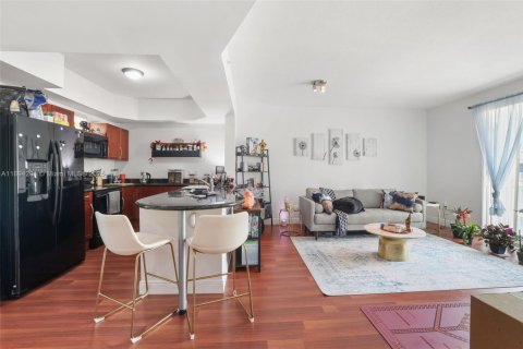 Condominio en Miami, Florida, 1 dormitorio  № 1946093