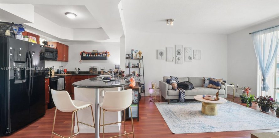Condominio en Miami, Florida, 1 dormitorio  № 1946093