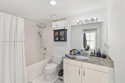 Condominio en venta en Miami, Florida, 1 dormitorio, 71.53 m2 № 1946093 - foto 12