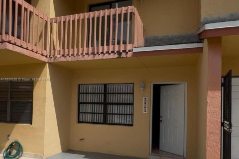 Touwnhouse à louer à Hialeah, Floride: 2 chambres, 76.92 m2 № 1943433 - photo 1