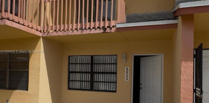 Touwnhouse à Hialeah, Floride 2 chambres, 76.92 m2 № 1943433