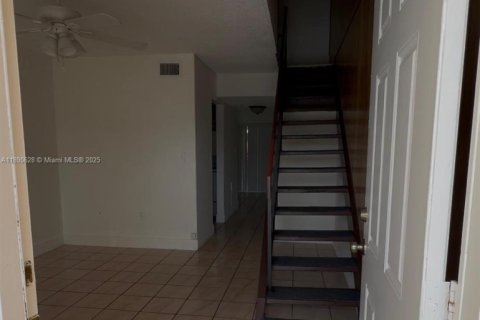 Touwnhouse à louer à Hialeah, Floride: 2 chambres, 76.92 m2 № 1943433 - photo 5